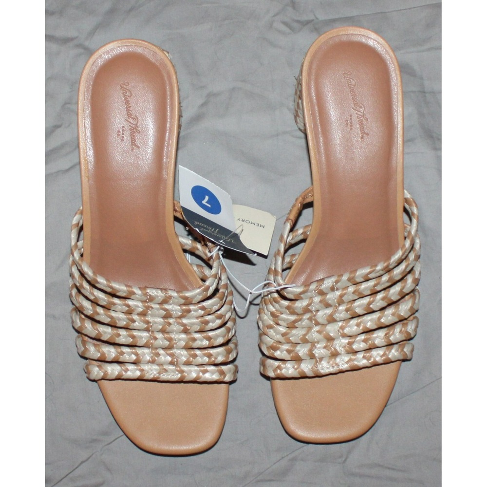New Women's Universal Threads Tan/ RACHEL Size 7 Heels Sandals